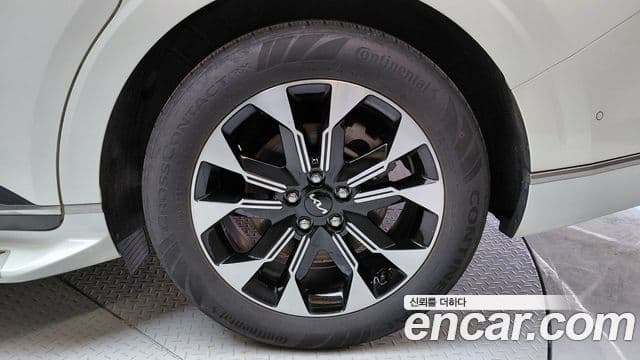 Kia Carnival 2023 — Photo 3/32