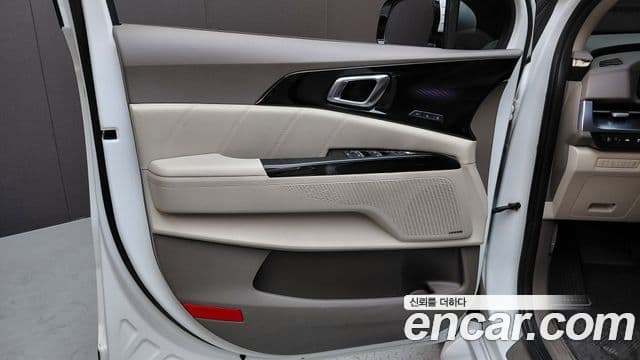 Kia Carnival 2023 — Photo 2/32