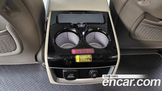 Kia Carnival 2023 — Photo 18/32