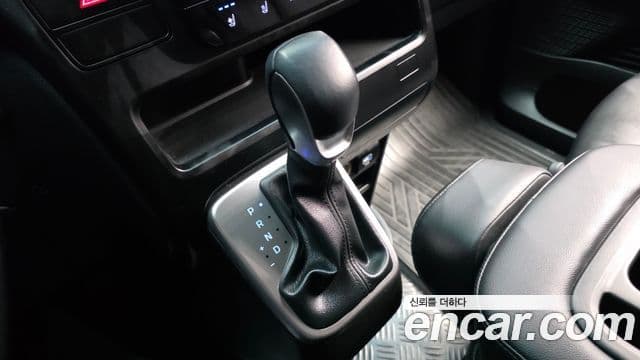 Hyundai Staria 2024 — ფოტო 9/20