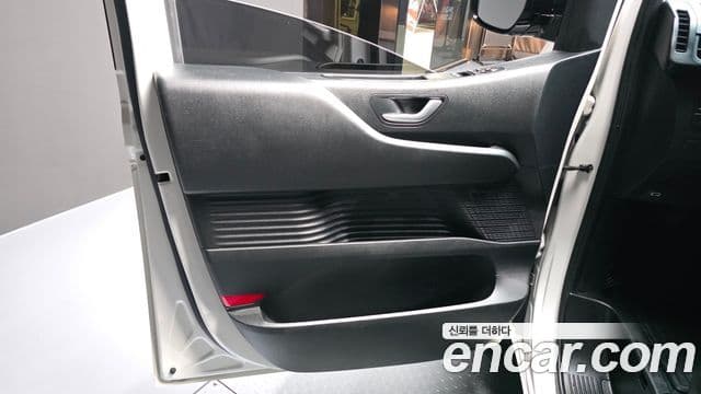 Hyundai Staria 2024 — Photo 17/31
