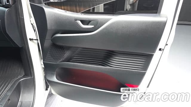 Hyundai Staria 2024 — Photo 29/31