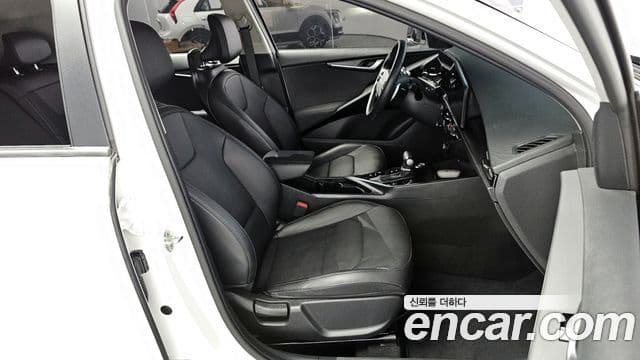 Kia Niro 2022 — фото 10 из 20