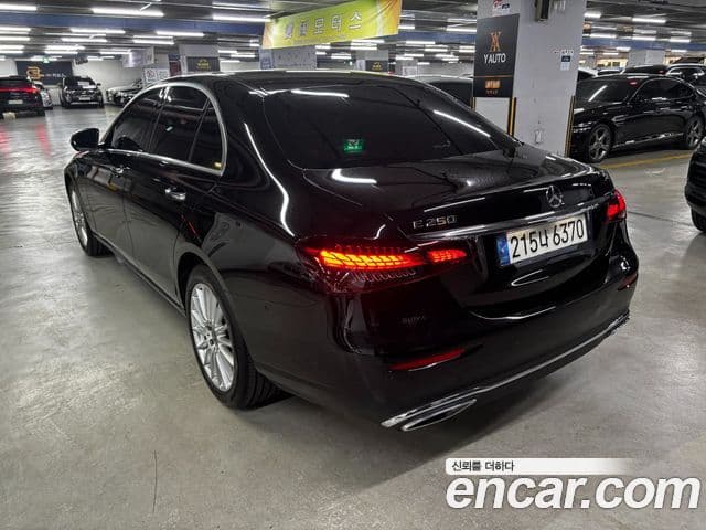 Mercedes-Benz E-Class 2022 — ფოტო 9/19