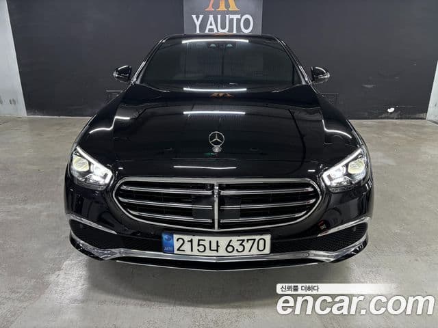 Mercedes-Benz E-Class 2022 — ფოტო 17/19