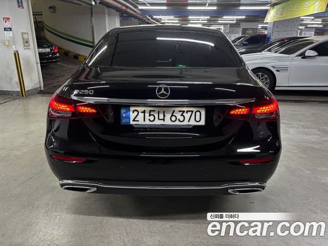 Mercedes-Benz E-Class 2022 — ფოტო 15/19