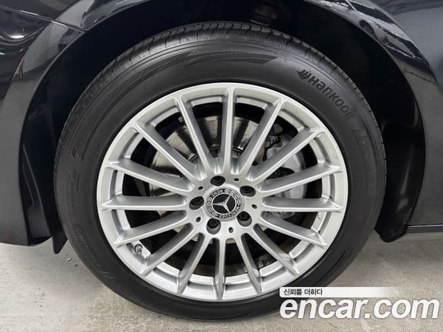 Mercedes-Benz E-Class 2022 — ფოტო 19/19