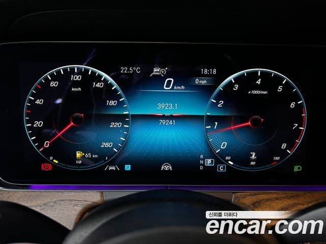 Mercedes-Benz E-Class 2022 — ფოტო 16/19