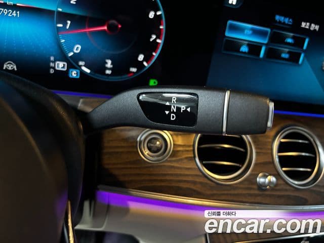 Mercedes-Benz E-Class 2022 — ფოტო 14/19