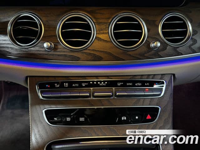 Mercedes-Benz E-Class 2022 — ფოტო 1/19
