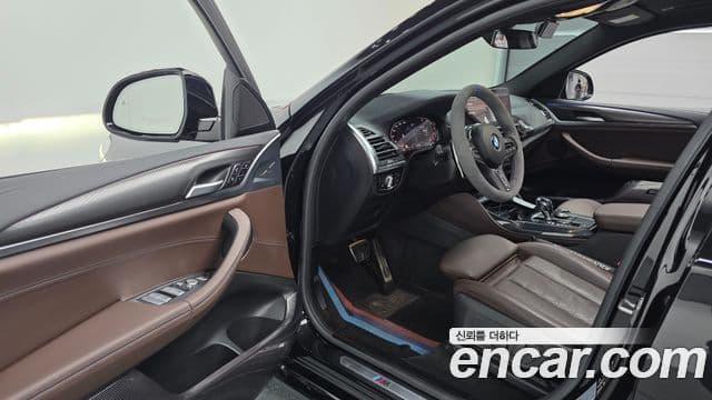 BMW X4 2023 — Фото 10/20