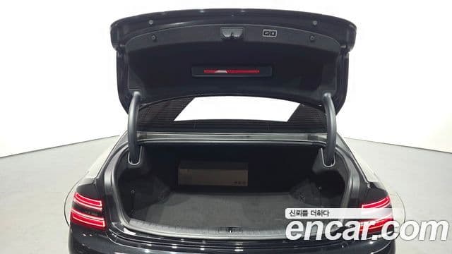 Genesis Electrified G80 2023 — ფოტო 17/20