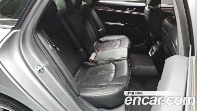 Kia K5 2022 — Şəkil 10/20