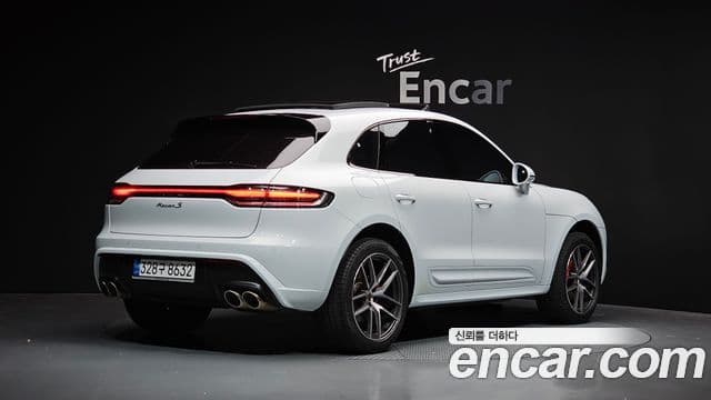 Porsche Macan 2022 — ფოტო 2/20