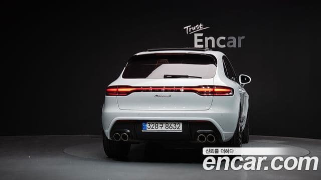 Porsche Macan 2022 — ფოტო 4/20