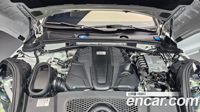 Porsche Macan 2022 — ფოტო 6/20