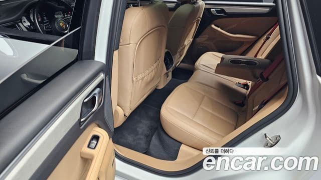 Porsche Macan 2022 — ფოტო 12/20