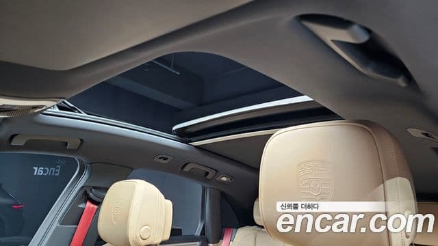 Porsche Macan 2022 — ფოტო 15/20