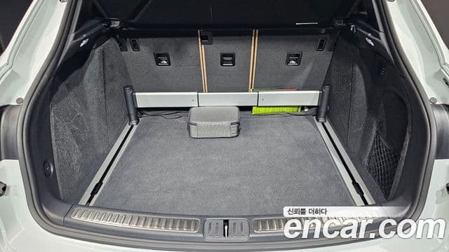 Porsche Macan 2022 — ფოტო 17/20