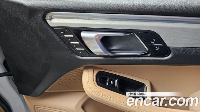 Porsche Macan 2022 — ფოტო 19/20