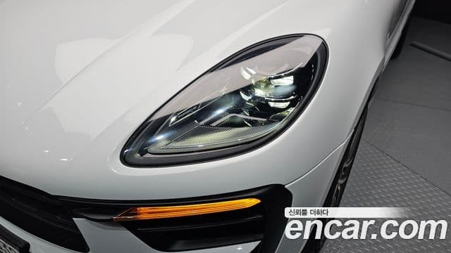 Porsche Macan 2022 — Şəkil 18/31