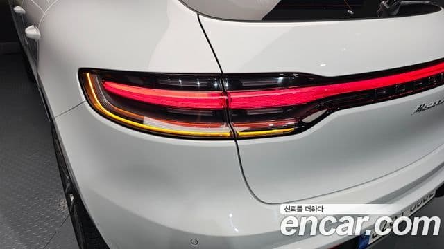 Porsche Macan 2022 — Şəkil 11/31