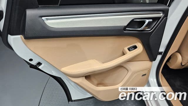 Porsche Macan 2022 — Şəkil 12/31
