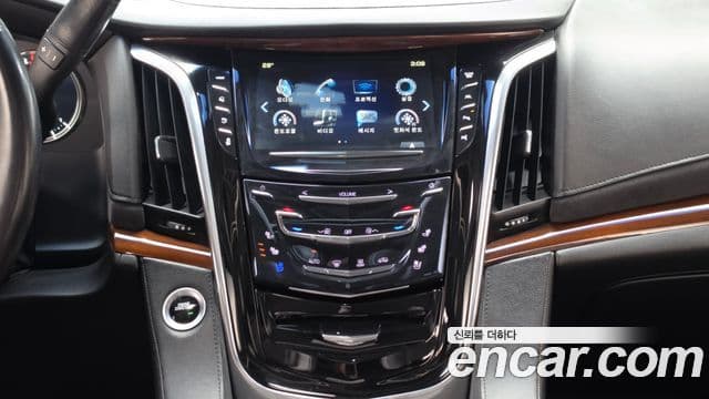 Cadillac Escalade 2018 — Şəkil 14/20