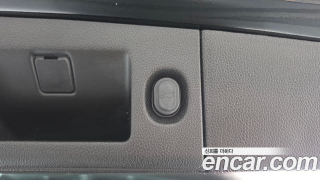 Cadillac Escalade 2018 — Şəkil 17/20