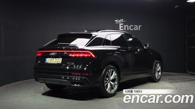 Audi Q7 2022 — ფოტო 2/20