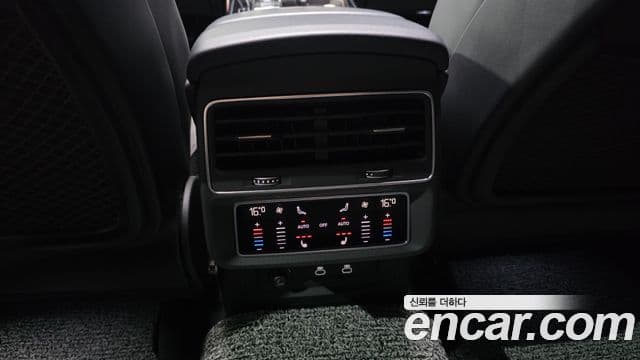 Audi Q7 2022 — ფოტო 18/20
