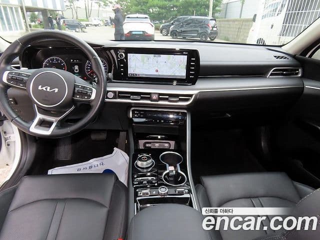 Kia K5 2022 — Şəkil 10/19