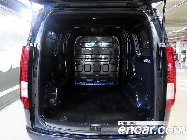 Hyundai Staria 2024 — ფოტო 17/20