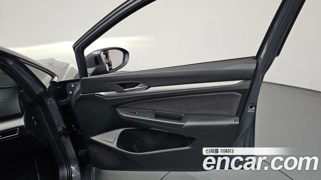Volkswagen Golf 2026 — Photo 27/37