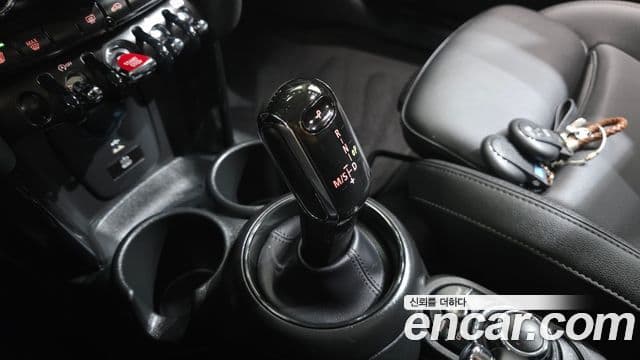 Mini Cooper 2023 — ფოტო 8/20