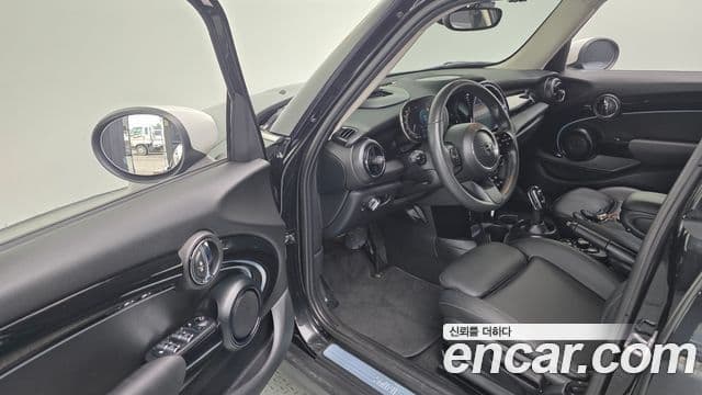 Mini Cooper 2023 — ფოტო 11/20