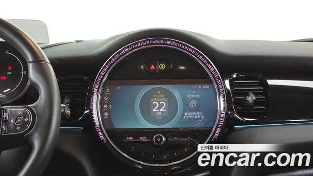 Mini Cooper 2023 — ფოტო 18/20
