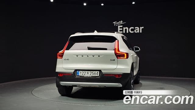 Volvo XC40 2025 — Şəkil 4/20
