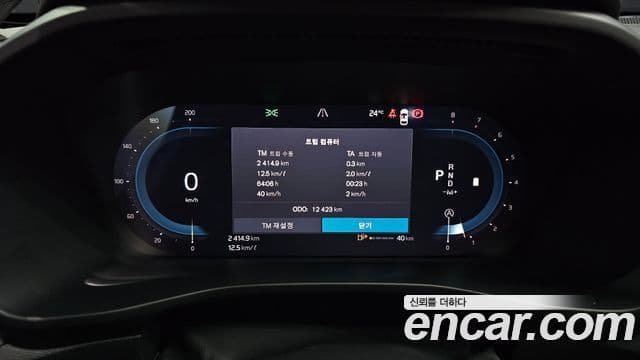 Volvo XC40 2025 — Şəkil 8/20
