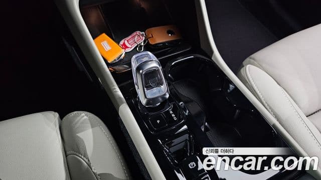 Volvo XC40 2025 — Şəkil 9/20