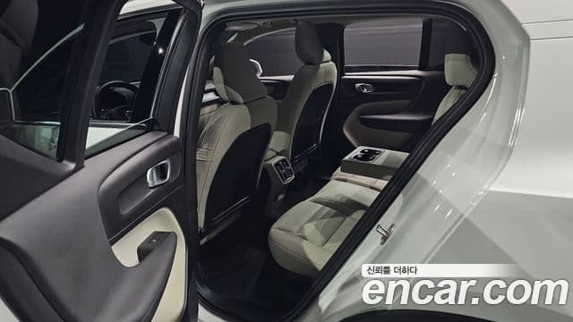 Volvo XC40 2025 — Şəkil 12/20