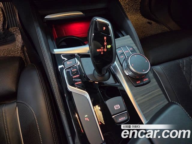 BMW 5 Series 2019 — Şəkil 10/20