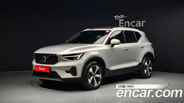 Volvo XC40 2023 — ფოტო 1/20