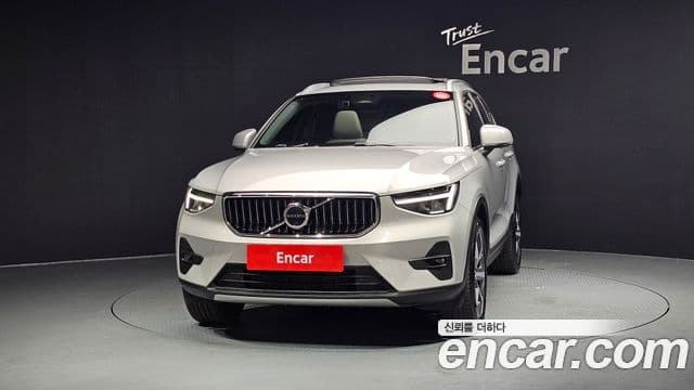 Volvo XC40 2023 — ფოტო 3/20