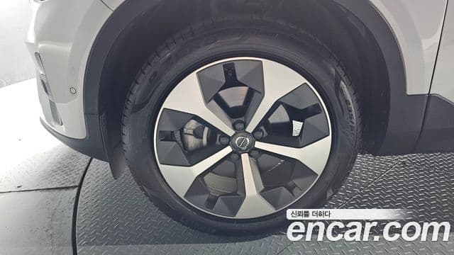 Volvo XC40 2023 — ფოტო 5/20