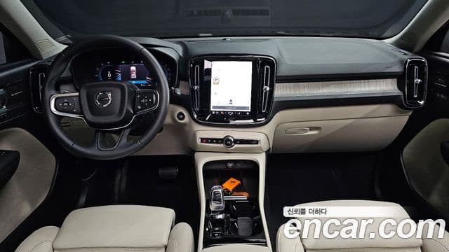 Volvo XC40 2023 — ფოტო 7/20