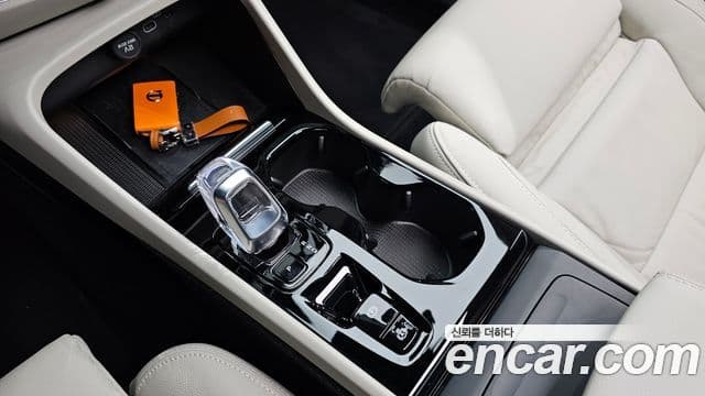 Volvo XC40 2023 — ფოტო 9/20