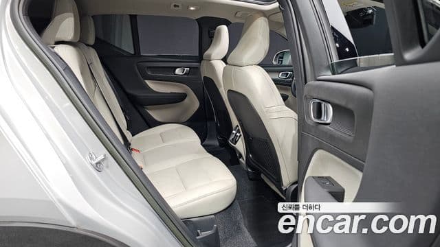 Volvo XC40 2023 — ფოტო 12/20