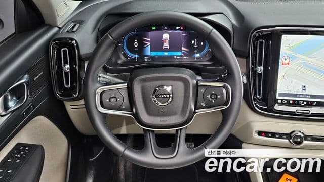 Volvo XC40 2023 — ფოტო 13/20