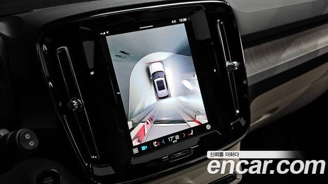 Volvo XC40 2023 — ფოტო 15/20